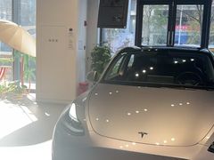 -TESLA 特斯拉(上海太古汇体验店)