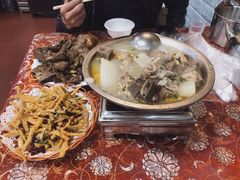 牛腩萝卜汤-堤角王师傅牛骨头