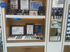 -美式眼镜·授权蔡司.依视路.尼康.豪雅.明月(人民广场店)