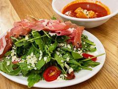 芝麻菜火腿沙拉-城市大道红炉披萨烘焙坊