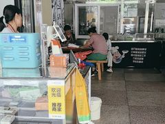 -鸿浩扒猪脚米线