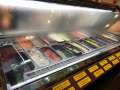 -莓园冰淇淋店