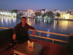 -Lake Shore Hotel & Restaurant