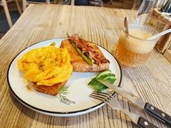 -Common Table · Brunch & Coffee