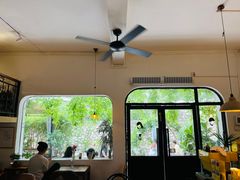-彳亍咖啡·这里(水湾路店)