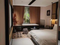 -万泊酒店(长沙五一广场国金中心店)