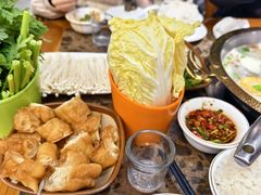 -悦牧·酸汤牛肉火锅(沃尔玛店)