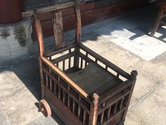 小孩儿用的手推车-西安关中民俗艺术博物院