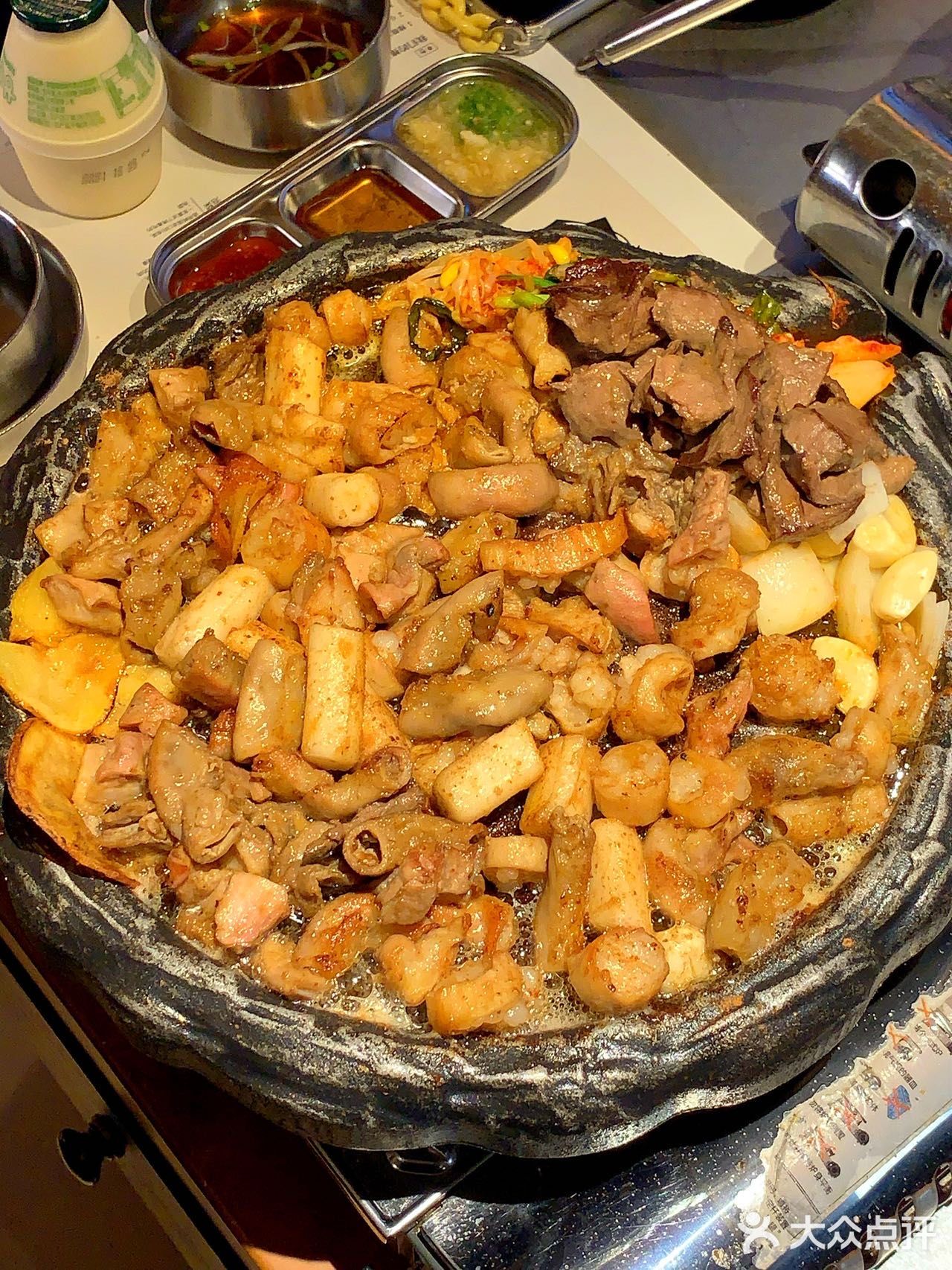 几乎是每桌必点菜 ️牛肠、牛心、大小肠、年糕等等