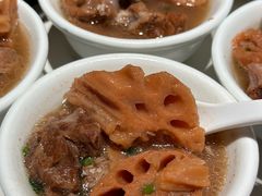 六小时煨莲藕汤-鑫小城故事·藕汤·家常菜(台北一路总店)