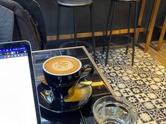 燕麦拿铁-The Coffee Academïcs(铜锣湾店)