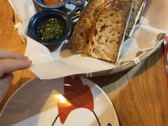 三种酱配酸面包-Mesa Madre梅萨妈妈·Bintana(国贸店)