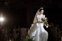 -曼青婚纱礼服馆