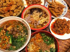 -爆炸头阿姨小四川正宗川味小吃(无任何分店)