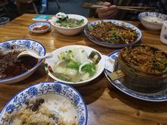 -杨三孃跷脚牛肉(西外棕榈岛店)