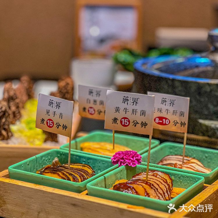 在深圳，首家野生菌石锅土鸡，一口鲜掉牙❗️