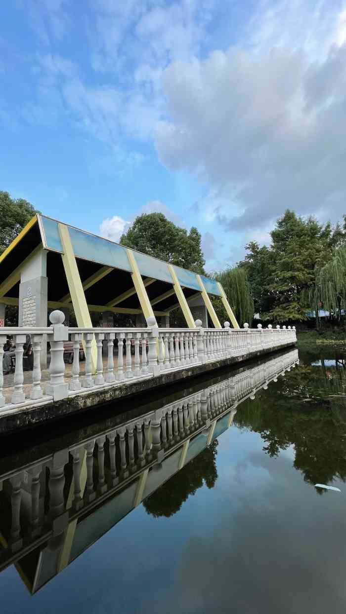 沪太公园-"沪太公园这里的环境不错,绿化搞的很好.早.