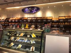 面包甜点陈列柜-老佛爷饼店