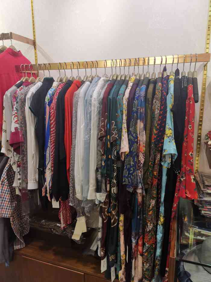 打分 几十年老店了,丝绸衣服的质量比较好,品种比较齐全.