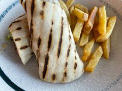 沙威玛鸡肉卷伴蒜酱和薯条-FISH&POTATO Cō(地中海美食 万象城店)