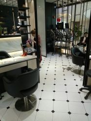 -HAIR CORNER