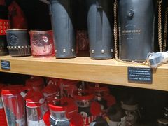 零售区-星巴克臻选(郑州国贸360广场店)