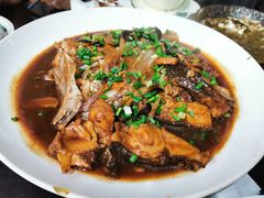 红烧鱼-小本鸡饭店(滨江白马湖店)