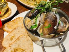 新西兰青口配蒜香白酒奶油汁-Bistro 63 创意融合料理(广粤天地店)