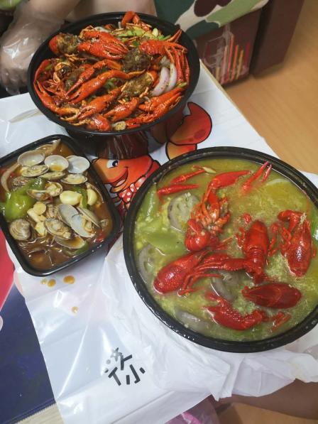 虾百汇小龙虾(五角场店)-"夜宵最爱,经常叫外卖这家小龙虾,从新店就.