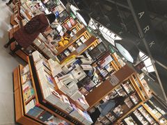 -西西弗书店&矢量咖啡(凯德晶萃广场店)