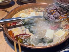 -洱火云南酸菜牛肉火锅(石景山当代商城店)