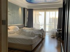 -皇马海口湾海景酒店(万绿园秀英港店)