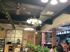 大堂-醉美东江·三文鱼·烧鸡公