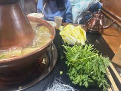 -果松木炭酸菜铜火锅·外婆参鸡汤