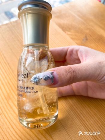 国货测评｜一叶子烟酰胺光感水润精华液