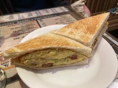 碎牛肉鸡蛋芝士花生酱三明治-旺记冰室(九龙中心大厦店)