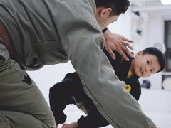 -菠萝格斗巴西柔术训练馆