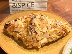 扁桃仁巧克力羊角-BAKER&SPICE(国金中心商场店)