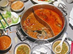 -伴山牛贵州黄牛肉火锅·苗疆非遗艺术餐厅(上海首店)