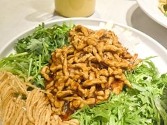 京酱肉丝-小桃红·东北菜·春饼烤鸭(南阳湖街店)