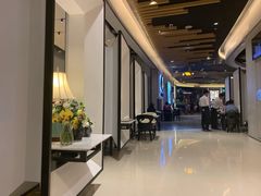 走廊外面桌子可以拉出来-闻见中国海南菜(K11店)