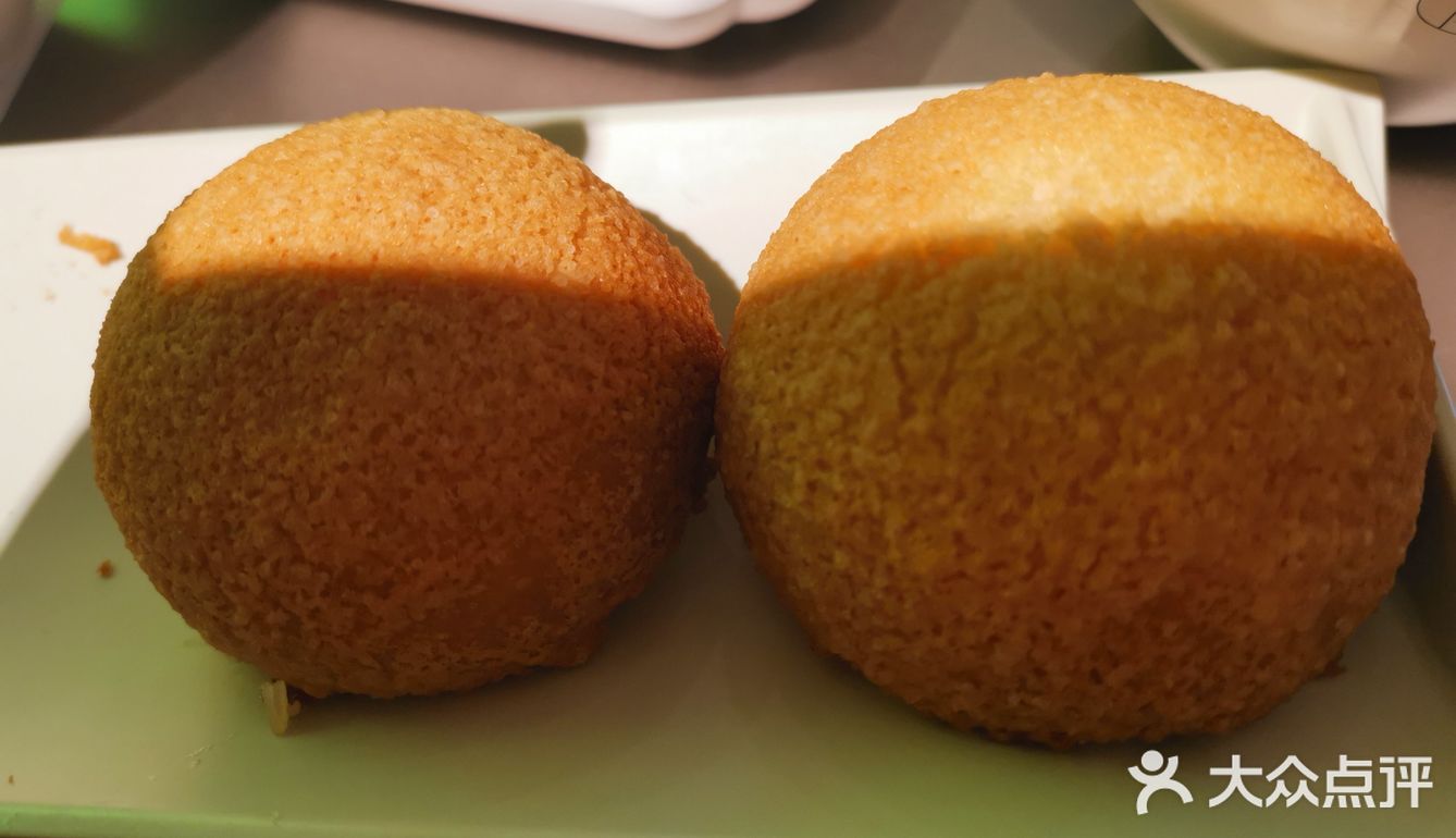 推荐招牌酥皮山楂叉烧包,香草脆鲜奶,鲍汁凤爪