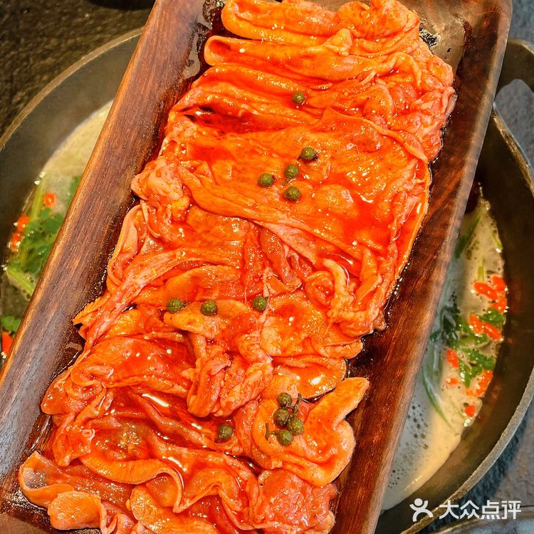 为了这个炭烤红薯，我愿意天天来火锅店排队