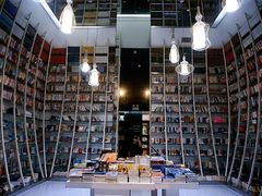 -钟书阁(松江泰晤士小镇店)