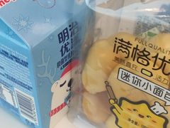 -全家便利店(襄阳南路店)