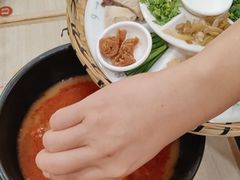 -花馬肆.云南过桥米线(汉神购物广场现场熬汤店)