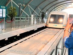 -龙阳路磁悬浮列车总站-停车场