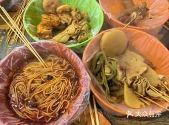 打卡牡丹江著名水煮串店 在一个小区里面，都是当地人去