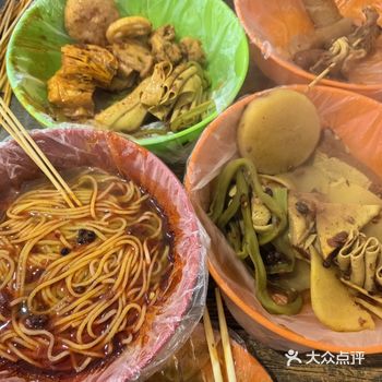 打卡牡丹江著名水煮串店 在一个小区里面，都是当地人去