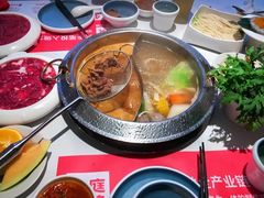 -左庭右院鲜牛肉火锅(金山万达店)